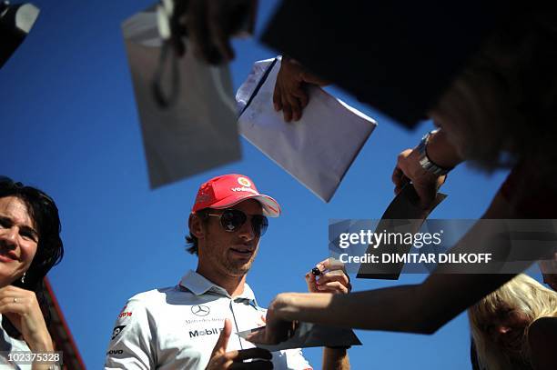 Driver Signing Autgraph Pictures and Photos - Getty Images