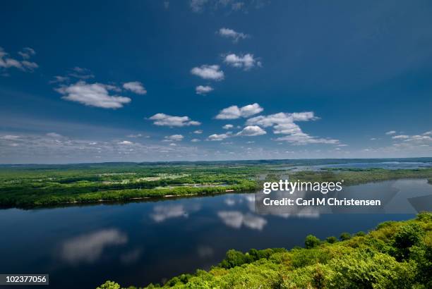 blue sky and cloud with reflections in river - ミシシッピ川 ストックフォトと画像