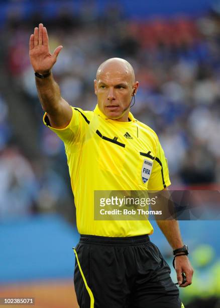 Referee Howard Webb of Engalnd during the 2010 FIFA World Cup South Africa Group F match between Slovakia and Italy at Ellis Park Stadium on June 24,...