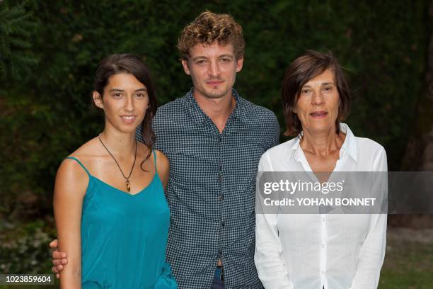 French actress Estelle Lescure, French actor Niels Schneider and French director Catherine Corsini pose during a photocall for the film "Un amour...
