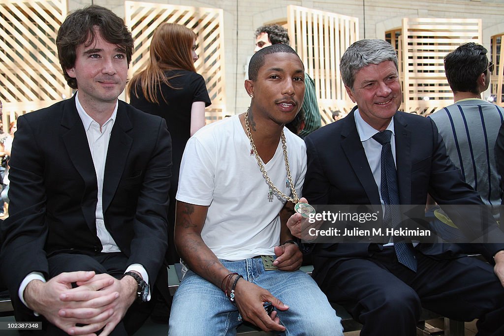 Louis Vuitton: Paris Fashion Week Menswear S/S 2011