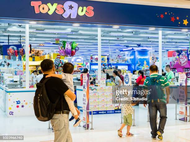 chef kopiëren zwak 2,001 Toys R Us Store Photos and Premium High Res Pictures - Getty Images