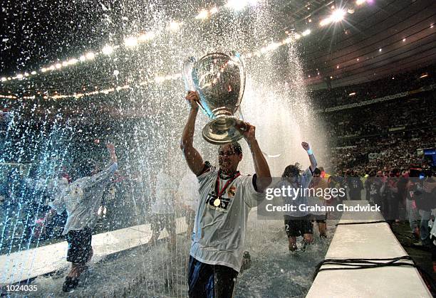 Fernando Redondo of Real Madrid celebrates after the European Champions League Final 2000 against Valencia at the Stade de France, Saint-Denis,...