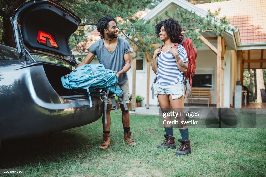 Two People Loading Couple Loading A Car High-Res Stock Photo - Getty Images