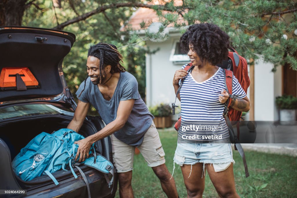 Two People Loading Couple Loading A Car High-Res Stock Photo - Getty Images