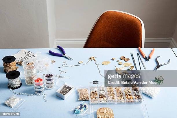 stilllife of jewellery-making. - mercerie photos et images de collection