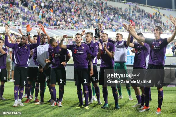 All ACF Fiorentina players greet the fans recalling Captain Davide Astori during the serie A match between ACF Fiorentina and Chievo Verona at Stadio...