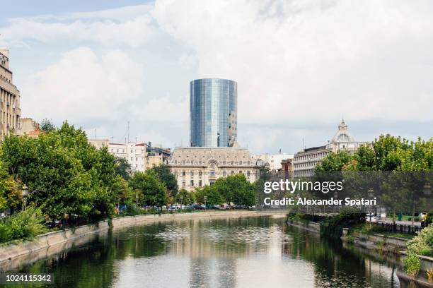 bucharest skyline with river dambovita, old historic house and new modern skyscrapers, bucharest, romania - bukarest city stock-fotos und bilder