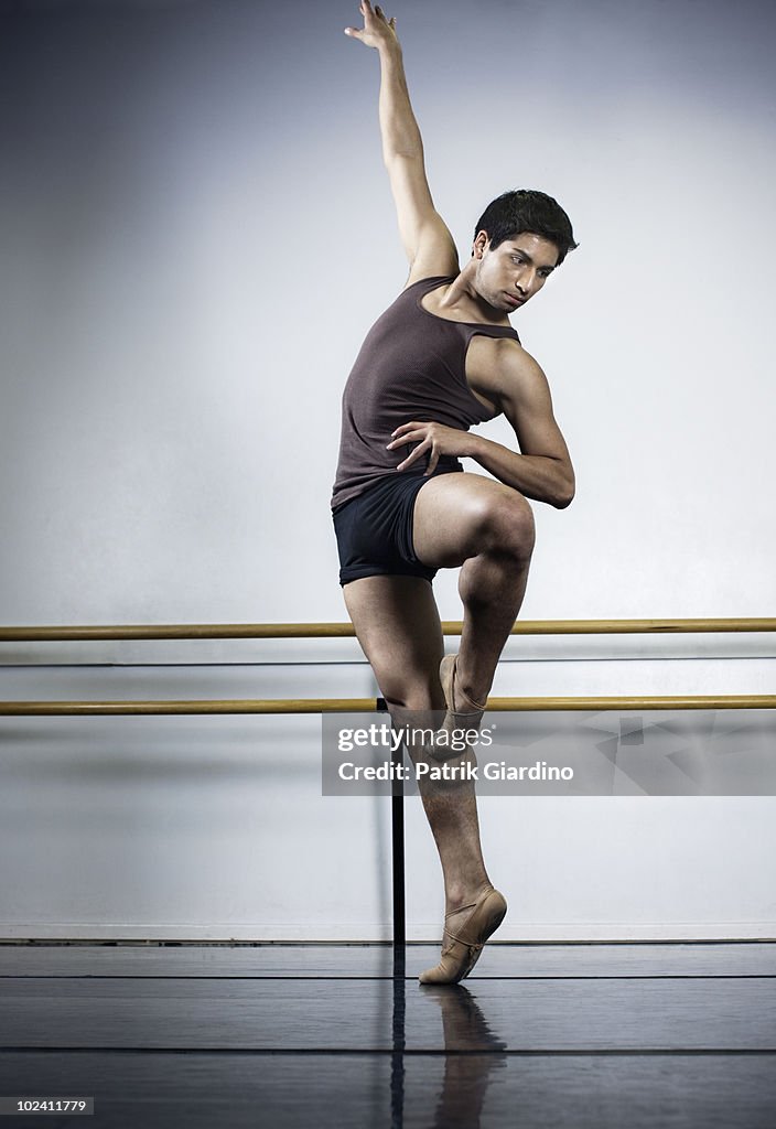 Alonge Ballet Ballet Dancer Extending Arm While Dancing High-Res Stock Photo - Getty ...