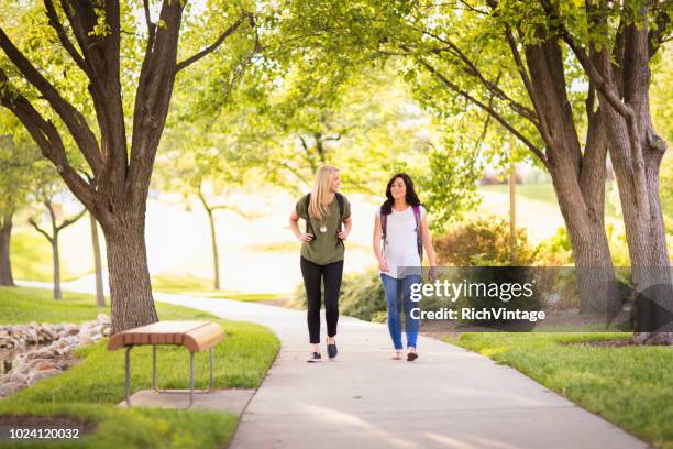 two female college students on college campus - university of utah imagens e fotografias de stock