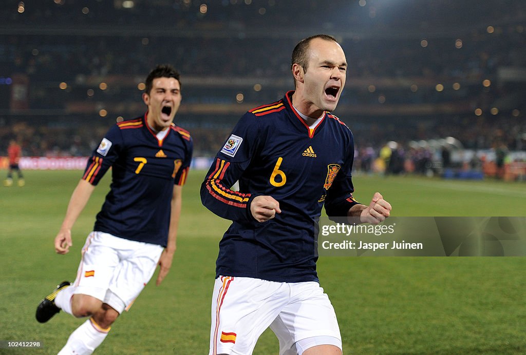 Chile v Spain: Group H - 2010 FIFA World Cup