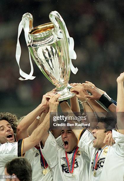 Real Madrid Valencia 2000 Photos And Premium High Res Pictures Getty real-madrid-valencia-2000-photos-and-premium-high-res-pictures-getty
