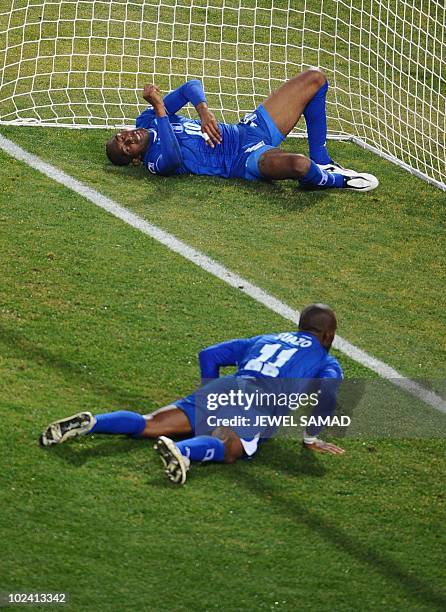 Honduras' midfielder Jerry Palacios lies on the pitch next to Honduras' striker David Suazo during the Group H first round 2010 World Cup football...