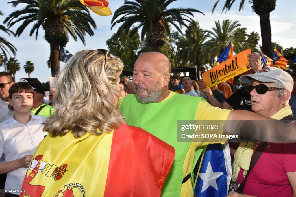 A woman with the flag of Spain rebukes at the head of the...