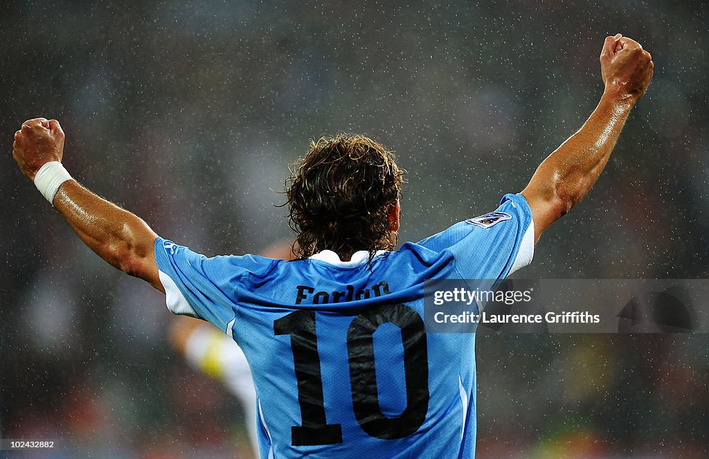 Uruguay v South Korea: 2010 FIFA World Cup - Round of Sixteen