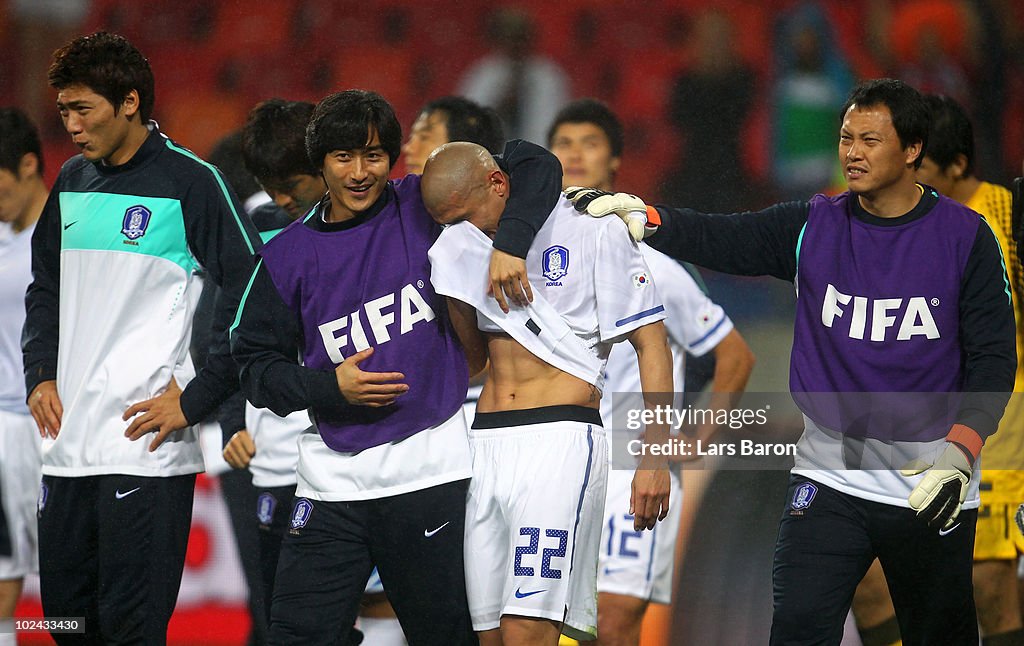 Uruguay v South Korea: 2010 FIFA World Cup - Round of Sixteen