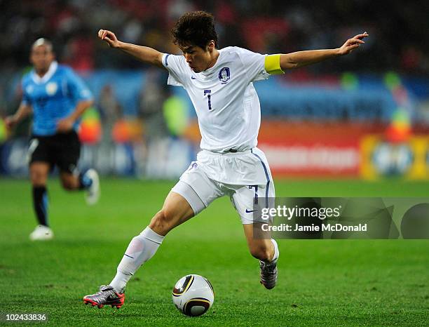 Park Ji-Sung of South Korea controls the ball during the 2010 FIFA World Cup South Africa Round of Sixteen match between Uruguay and South Korea at...