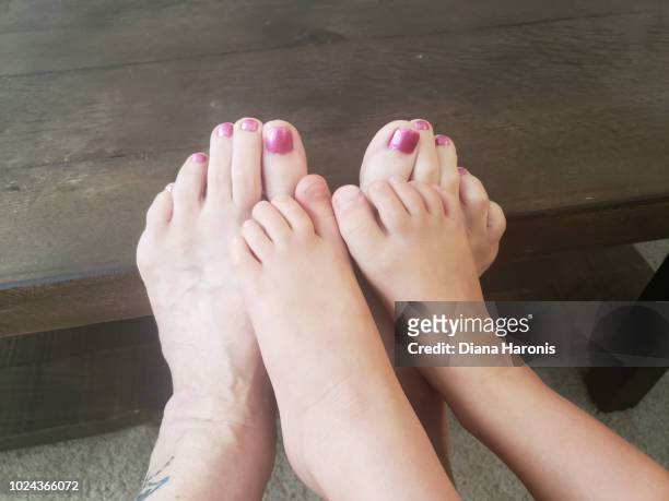 a mother and child feet together - womens pretty feet stock pictures, royalty-free photos & images