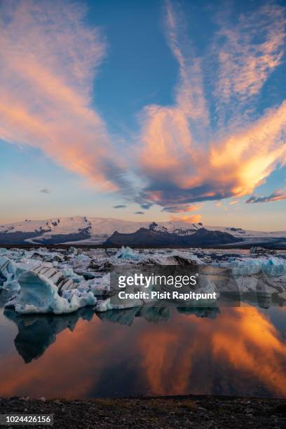 icebergs in jokulsarlon glacier lagoon. - glacier lagoon stock pictures, royalty-free photos & images