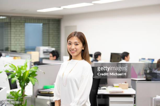 portrait of working woman at office - japaner stock-fotos und bilder
