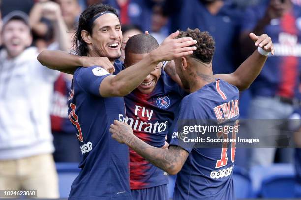 Kylian Mbappe of Paris Saint Germain celebrates 2-1 with Edinson Cavani of Paris Saint Germain, Neymar Jr of Paris Saint Germain during the French...