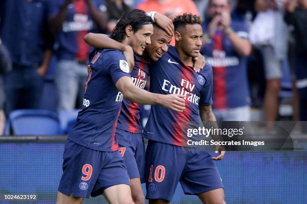 Kylian Mbappe of Paris Saint Germain celebrates 2-1 with Edinson Cavani of Paris Saint Germain, Neymar Jr of Paris Saint Germain during the French...