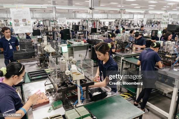 Employee Headcount Photos and Premium High Res Pictures - Getty Images