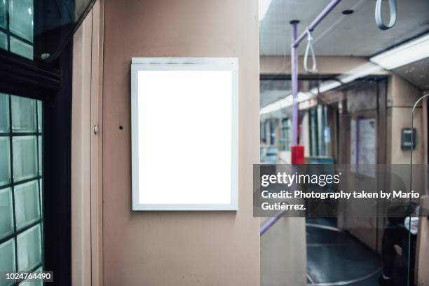 billboard inside subway train - london underground sign stockfoto's en -beelden