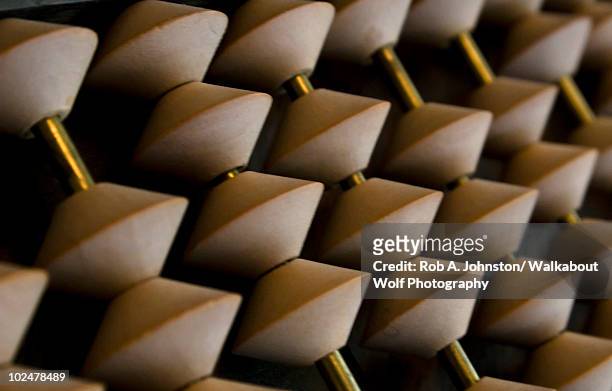 abacus - abaco fotografías e imágenes de stock