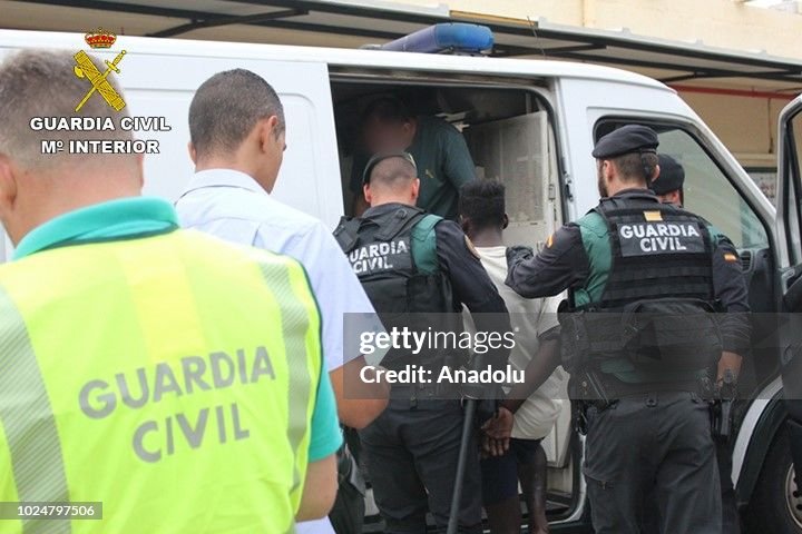 10 Migrants detained by Spanish police