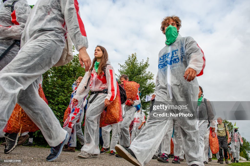 Code Rood Location The movement 'Code Rood' organized a civil disobedience action... News ...