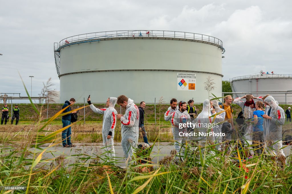 Code Rood Location The movement 'Code Rood' organized a civil disobedience action... News ...