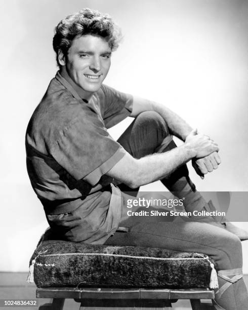 American actor Burt Lancaster as Dardo Bartoli in a publicity still for the swashbuckler 'The Flame and the Arrow', 1950.