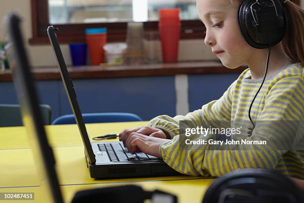 young students use technology to learn - newfamily stock pictures, royalty-free photos & images