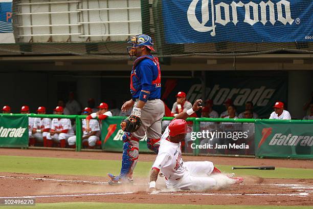 Henry Mateo of Diablos Rojos del Mexico in action during a 2010 Liga Mexicana de Beisebol match against Acereros de Monclova at the Foro Sol Stadium...