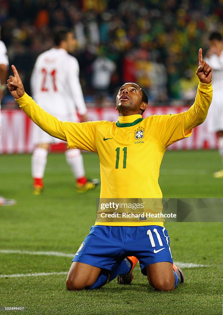 Brazil v Chile: 2010 FIFA World Cup - Round of Sixteen