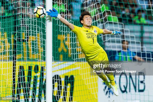 Goalkeeper Shin Hwa-Yong of Suwon Samsung Bluewings reaches for the ball after an attempt at goal by Jeonbuk Hyundai Motors during the AFC Champions...