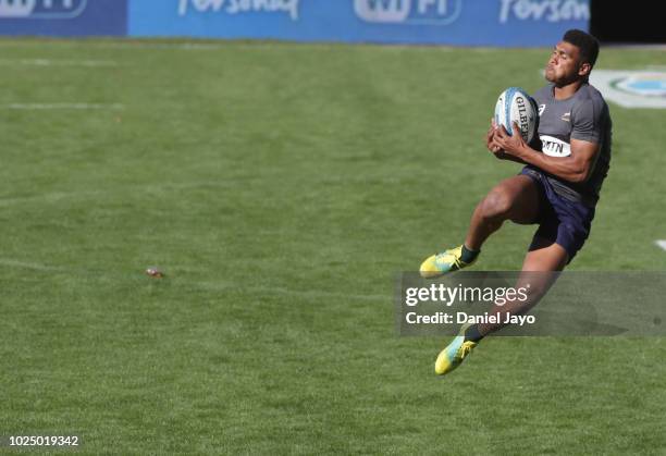 Ashwin Willemse makes a catch during South Africa Captain's Run before the The Rugby Championship 2018 match against South Africa at Estadio Malvinas...