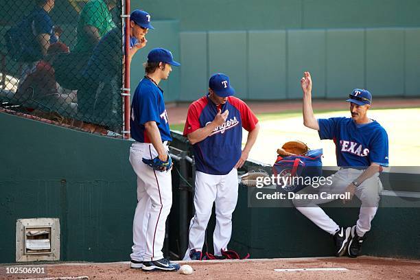 Texas Rangers pitching coach Mike Maddux during game vs Detroit Tigers. Arlington, TX 4/24/2010 CREDIT: Darren Carroll OPLH-66749