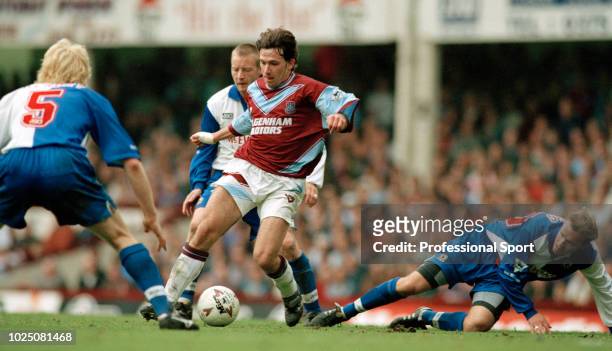 Matt Holmes of West Ham United is closed down by Colin Hendry and David Batty of Blackburn Rovers during an FA Carling Premiership match at Upton...
