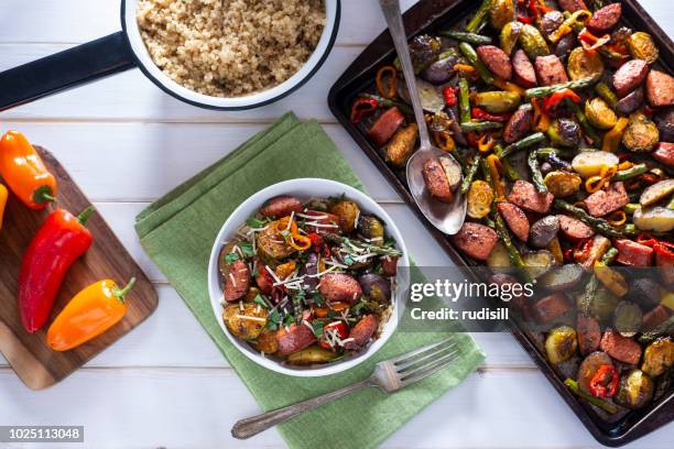 blatt-pan-wurst - cooked sausage stock-fotos und bilder