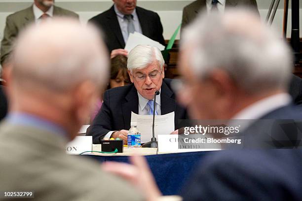 Senator Christopher "Chris" Dodd, a Democrat from Connecticut and Senate Banking Committee chairman, center, speaks during a House-Senate financial...