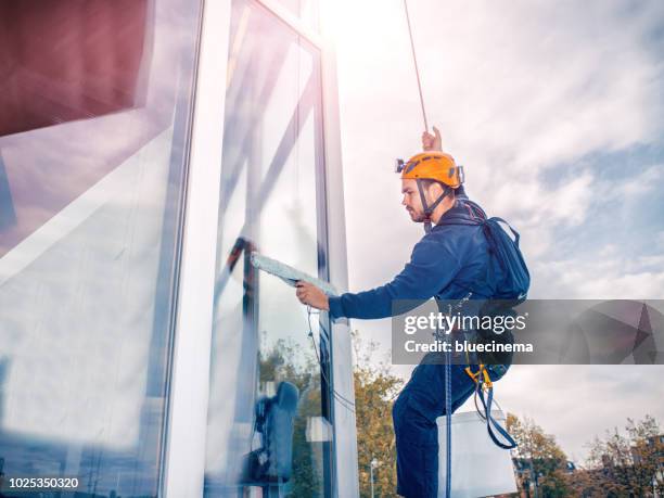 fensterputzer - window cleaner stock-fotos und bilder