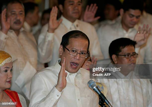 Newly inaugurated Philippine President Benigno Aquino swears in local officials at Malacanang presidential palace on June 30, 2010. Aquino, who was...