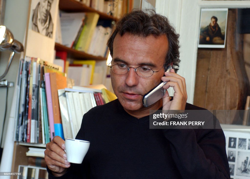 Newspaper Besson photo, prise le 04 août 2005, de l'écrivain français Philippe Besson ...