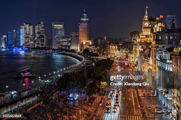 elevated view of the bund shanghai at night - the bund stock-fotos und bilder