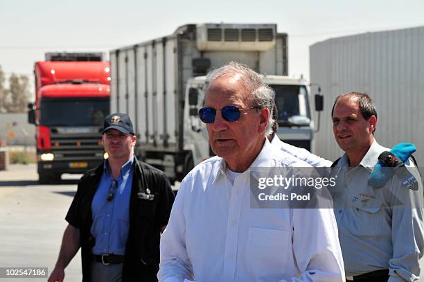 Middel East envoy, former U.S. Sen. George Mitchell , walks at the Kerem Shalom crossing June 30, 2010 on the border of Israel and the gaza Strip....