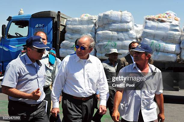 Middel East envoy, former U.S. Sen. George Mitchell , walks at the Kerem Shalom crossing June 30, 2010 on the border of Israel and the gaza Strip....