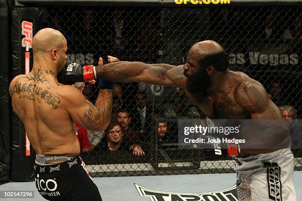 Slice Ufc Kimbo Slice Ufc Fotografías e imágenes de stock - Getty Images