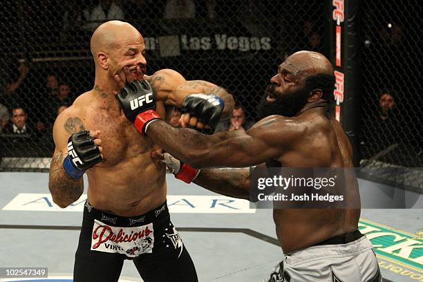 Slice Ufc Kimbo Slice Ufc Fotografías e imágenes de stock - Getty Images